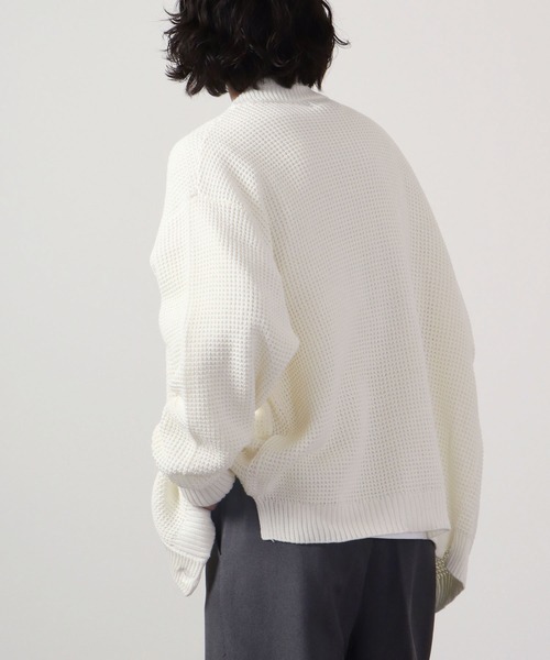 FUNALIVE（ファンアライブ）の「ワッフル編み ビッグサイズVネックニットカーディガン（カーディガン/ボレロ・メンズ・スミクロ/ロイヤルブルー/グレイッシュベージュ/ブラック/オフホワイト/グリーン/ケリーグリーン/マスタード/グレイッシュブルー・M/L）」の13枚目の写真