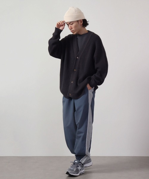 FUNALIVE（ファンアライブ）の「ワッフル編み ビッグサイズVネックニットカーディガン（カーディガン/ボレロ・メンズ・スミクロ/ロイヤルブルー/グレイッシュベージュ/ブラック/オフホワイト/グリーン/ケリーグリーン/マスタード/グレイッシュブルー・M/L）」の20枚目の写真