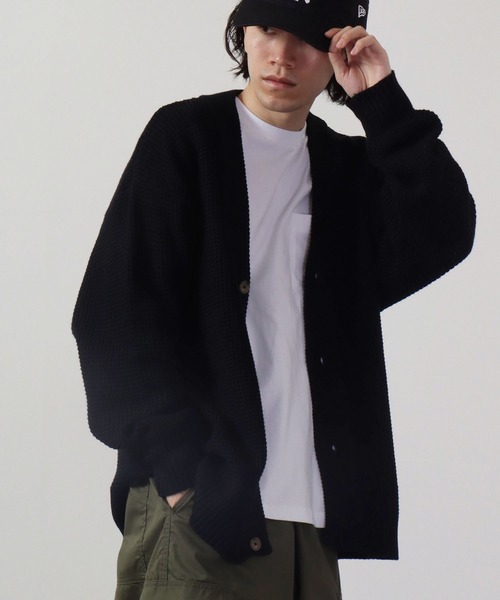 FUNALIVE（ファンアライブ）の「ワッフル編み ビッグサイズVネックニットカーディガン（カーディガン/ボレロ・メンズ・スミクロ/ロイヤルブルー/グレイッシュベージュ/ブラック/オフホワイト/グリーン/ケリーグリーン/マスタード/グレイッシュブルー・M/L）」の15枚目の写真