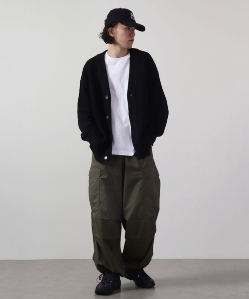 FUNALIVE（ファンアライブ）の「ワッフル編み ビッグサイズVネックニットカーディガン（カーディガン/ボレロ・メンズ・スミクロ/ロイヤルブルー/グレイッシュベージュ/ブラック/オフホワイト/グリーン/ケリーグリーン/マスタード/グレイッシュブルー・M/L）」の17枚目の写真