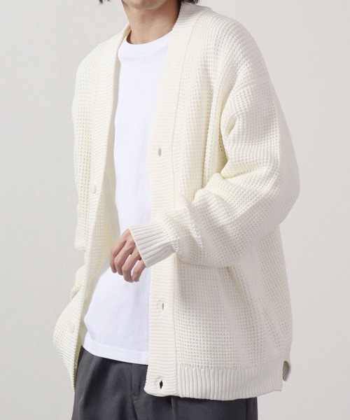 FUNALIVE（ファンアライブ）の「ワッフル編み ビッグサイズVネックニットカーディガン（カーディガン/ボレロ・メンズ・スミクロ/ロイヤルブルー/グレイッシュベージュ/ブラック/オフホワイト/グリーン/ケリーグリーン/マスタード/グレイッシュブルー・M/L）」の10枚目の写真