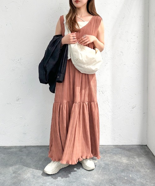 apres jour mignon(アプレジュールミニョン)の「プリーツ加工ワンピース【ZOZOTOWN限定アイテム】(ワンピース・レディース・ブラック/オレンジ系その他・フリー/X-LARGE)」の2枚目の写真