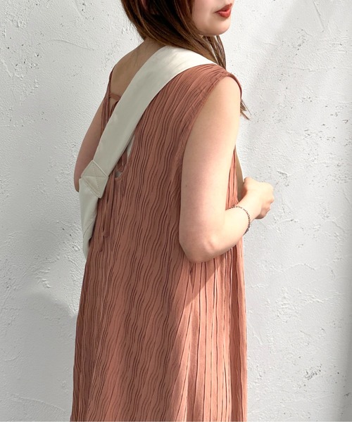 apres jour mignon(アプレジュールミニョン)の「プリーツ加工ワンピース【ZOZOTOWN限定アイテム】(ワンピース・レディース・ブラック/オレンジ系その他・フリー/X-LARGE)」の17枚目の写真