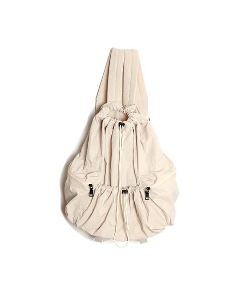 MAISON mou（メゾンムー）の「【recomend selection/セレクト】ドローストリングバックパック 巾着風リュック（バックパック/リュック・レディース・ブラック/ベージュ/グレー系その他2/カーキ/ライトピンク・FREE）」の4枚目の写真