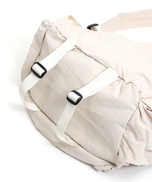 MAISON mou（メゾンムー）の「【recomend selection/セレクト】ドローストリングバックパック 巾着風リュック（バックパック/リュック・レディース・ブラック/ベージュ/グレー系その他2/カーキ/ライトピンク・FREE）」の20枚目の写真