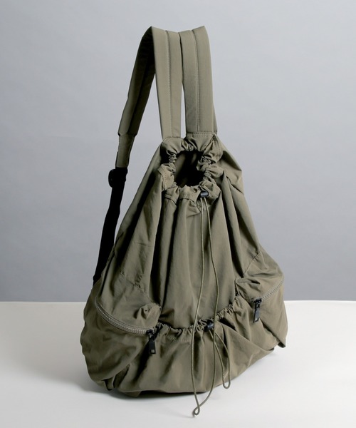 MAISON mou（メゾンムー）の「【recomend selection/セレクト】ドローストリングバックパック 巾着風リュック（バックパック/リュック・レディース・ブラック/ベージュ/グレー系その他2/カーキ/ライトピンク・FREE）」の8枚目の写真