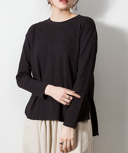 atONE（アットワン）の「atONE ワッフルカットソー テールヘム サイドスリット プルオーバー 長袖（Tシャツ/カットソー・レディース・ブラック/カーキ/杢グレー/ネイビー/ホワイト・LL～3L/4L～5L/M-L）」の22枚目の写真