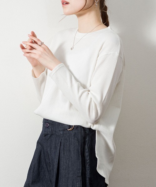 atONE（アットワン）の「atONE ワッフルカットソー テールヘム サイドスリット プルオーバー 長袖（Tシャツ/カットソー・レディース・ブラック/カーキ/杢グレー/ネイビー/ホワイト・LL～3L/4L～5L/M-L）」の7枚目の写真