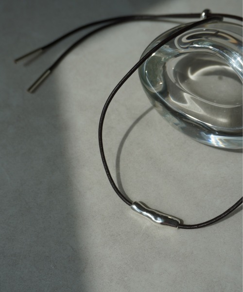 Lynn.（リン）の「cow leather choker（ネックレス・レディース・シルバー・FREE）」の3枚目の写真