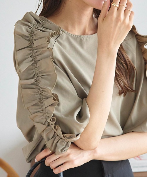 KOBE LETTUCE（コウベレタス）の「袖ギャザーフリルトップス（Tシャツ/カットソー・レディース・グレイッシュベージュ/ブラック系その他/ブラック/オフホワイト・FREE）」の4枚目の写真