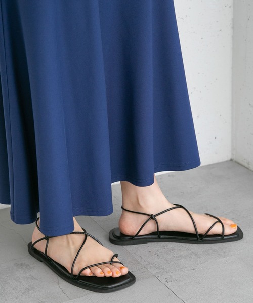 KBF（ケイビーエフ）の「ナローコードサンダル（サンダル・レディース・ブラック/ゴールド・36/38/37）」の7枚目の写真