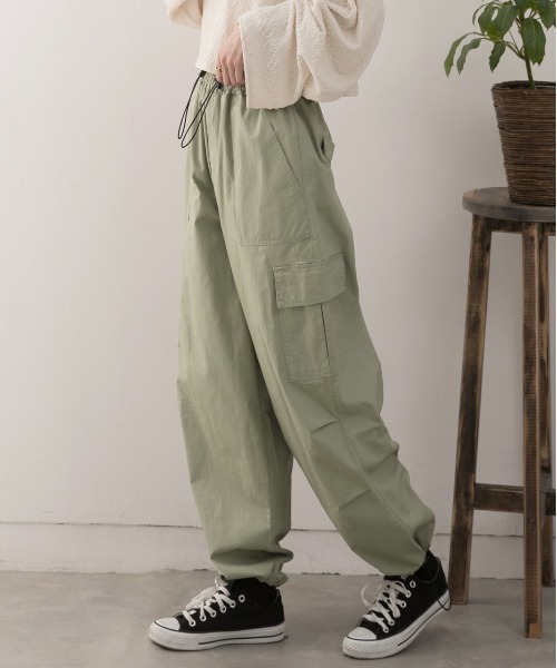 ad thie(アドティエ)の「ドローコード ボリュームカーゴパンツ(カーゴパンツ・レディース・ブラック/ライトカーキ・FREE)」の11枚目の写真