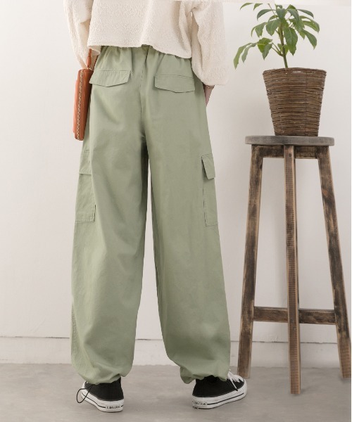 ad thie(アドティエ)の「ドローコード ボリュームカーゴパンツ(カーゴパンツ・レディース・ブラック/ライトカーキ・FREE)」の12枚目の写真