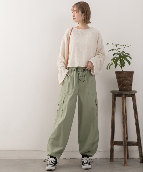 ad thie(アドティエ)の「ドローコード ボリュームカーゴパンツ(カーゴパンツ・レディース・ブラック/ライトカーキ・FREE)」の13枚目の写真