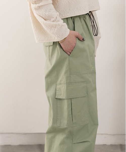 ad thie(アドティエ)の「ドローコード ボリュームカーゴパンツ(カーゴパンツ・レディース・ブラック/ライトカーキ・FREE)」の14枚目の写真