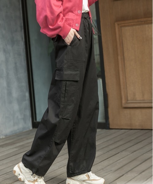 ad thie(アドティエ)の「ドローコード ボリュームカーゴパンツ(カーゴパンツ・レディース・ブラック/ライトカーキ・FREE)」の4枚目の写真
