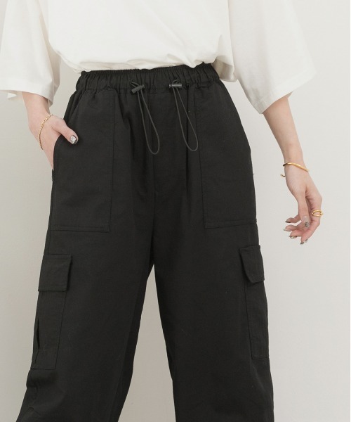 ad thie(アドティエ)の「ドローコード ボリュームカーゴパンツ(カーゴパンツ・レディース・ブラック/ライトカーキ・FREE)」の5枚目の写真