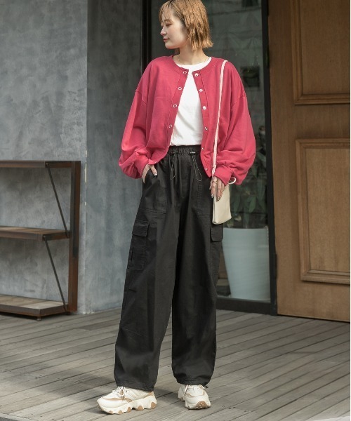 ad thie(アドティエ)の「ドローコード ボリュームカーゴパンツ(カーゴパンツ・レディース・ブラック/ライトカーキ・FREE)」の7枚目の写真