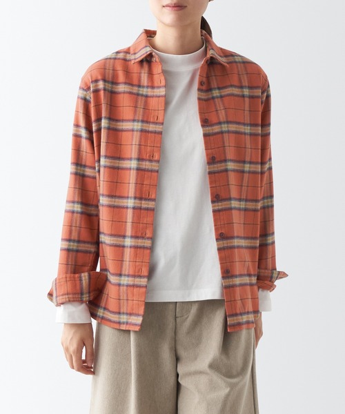 無印良品（ムジルシリョウヒン）の「両面起毛フランネルレギュラーカラー長袖シャツ（シャツ/ブラウス・レディース・イエロー系4/ホワイト系/レッド系2/オレンジ系/グリーン系1/グレー系7/グレー系6/ライトグレー系1・M/XS/L/XXL/XL/S）」の8枚目の写真