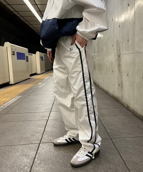 nemne store（ネンネストア）の「【低身長サイズあり】配色刺繍トラックパンツ（その他パンツ・レディース・ネイビー/アイボリー/ピンク・SMALL/MEDIUM）」の2枚目の写真