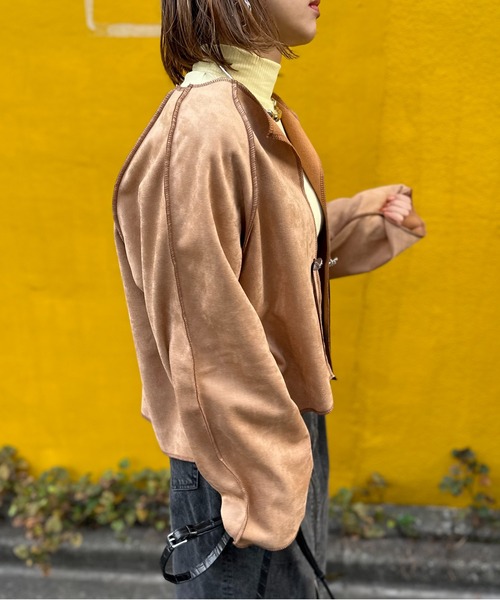 mi via loca（ミヴィアロカ）の「スウェード×ボア 配色ステッチコンチョ釦ラグランジャケット（ノーカラージャケット・レディース・ブラック/カーキ/ベージュ・FREE）」の22枚目の写真