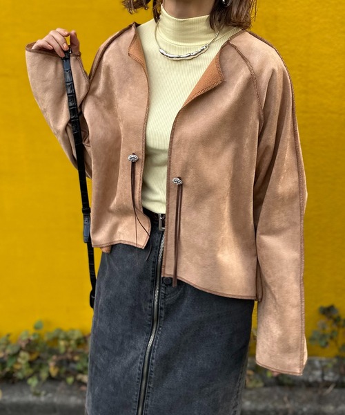 mi via loca（ミヴィアロカ）の「スウェード×ボア 配色ステッチコンチョ釦ラグランジャケット（ノーカラージャケット・レディース・ブラック/カーキ/ベージュ・FREE）」の18枚目の写真