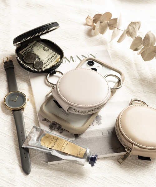 Hamee（ハミィ）の「Melia ラウンド型 PUレザー マルチポーチ（ポーチ・レディース・ブラック/サンドベージュ/ベージュ・FREE）」の3枚目の写真