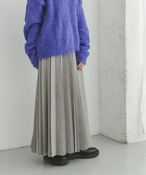 ITEMS URBANRESEARCH（アイテムズ アーバンリサーチ）の「フェイクスエードプリーツスカート（スカート・レディース・オレンジ/チャコールグレー/カーキ/ベージュ系その他・FREE）」の3枚目の写真