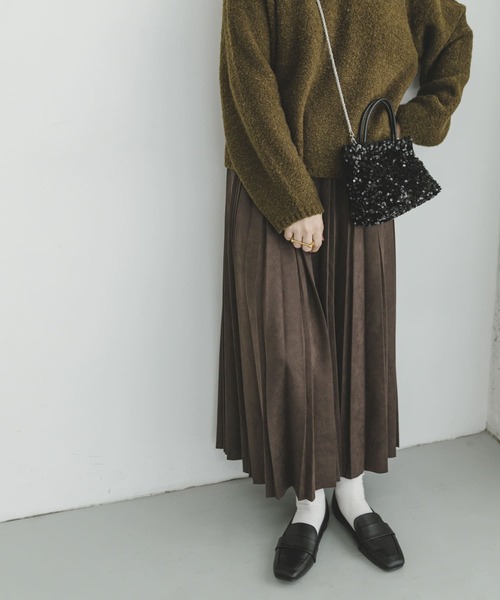 ITEMS URBANRESEARCH（アイテムズ アーバンリサーチ）の「フェイクスエードプリーツスカート（スカート・レディース・オレンジ/チャコールグレー/カーキ/ベージュ系その他・FREE）」の2枚目の写真