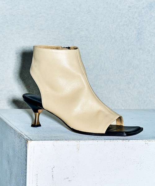 GRISE(グリーズ)の「GRISE5.5cmレザースクエアカバーサンダル(サンダル・レディース・ベージュ/ブラック系その他・MEDIUM/X-LARGE/LARGE/SMALL)」の4枚目の写真