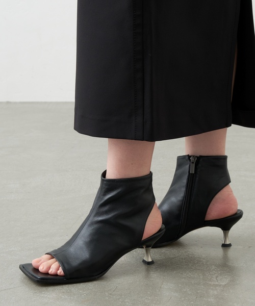 GRISE(グリーズ)の「GRISE5.5cmレザースクエアカバーサンダル(サンダル・レディース・ベージュ/ブラック系その他・MEDIUM/X-LARGE/LARGE/SMALL)」の6枚目の写真