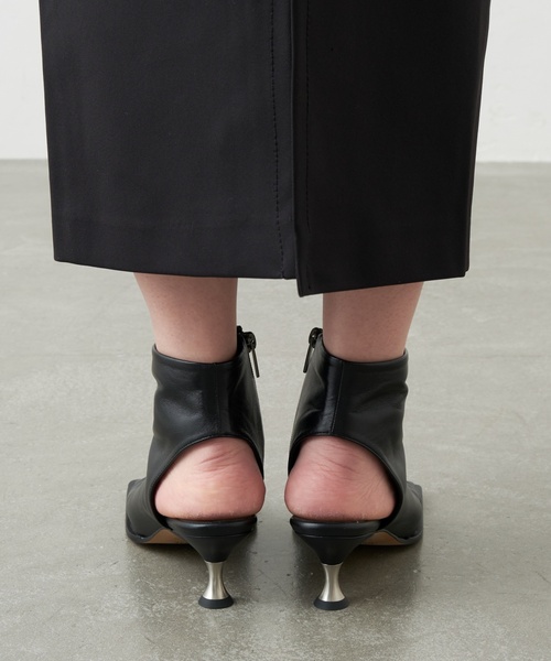 GRISE(グリーズ)の「GRISE5.5cmレザースクエアカバーサンダル(サンダル・レディース・ベージュ/ブラック系その他・MEDIUM/X-LARGE/LARGE/SMALL)」の7枚目の写真