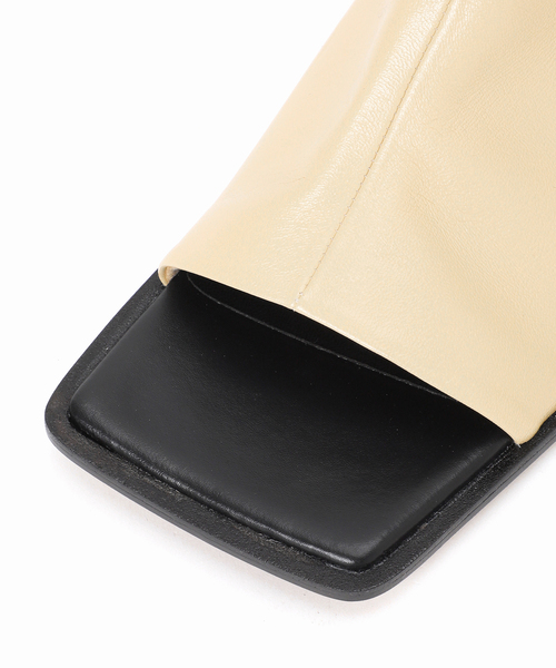 GRISE(グリーズ)の「GRISE5.5cmレザースクエアカバーサンダル(サンダル・レディース・ベージュ/ブラック系その他・MEDIUM/X-LARGE/LARGE/SMALL)」の17枚目の写真