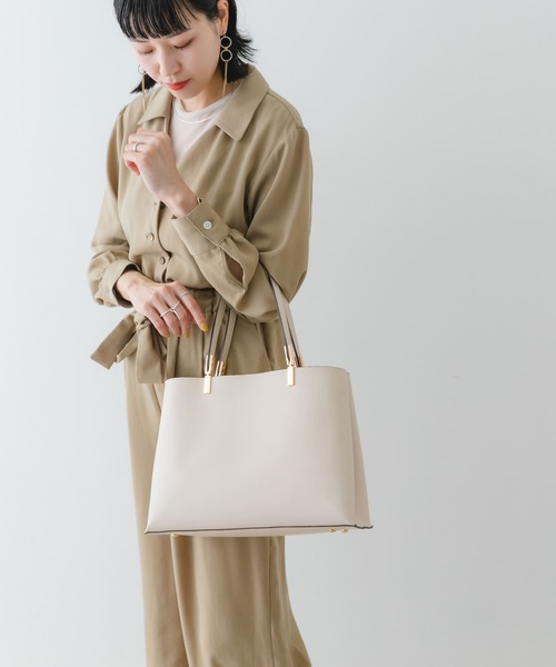 RODE SKO（ロデスコ）の「金具付きれいめトートバッグ（トートバッグ・レディース・ベージュ/ブラック/オフホワイト・ONE）」の13枚目の写真