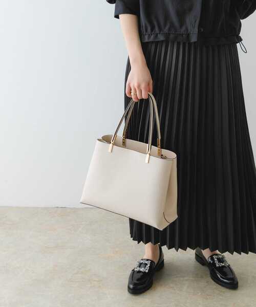 RODE SKO（ロデスコ）の「金具付きれいめトートバッグ（トートバッグ・レディース・ベージュ/ブラック/オフホワイト・ONE）」の19枚目の写真