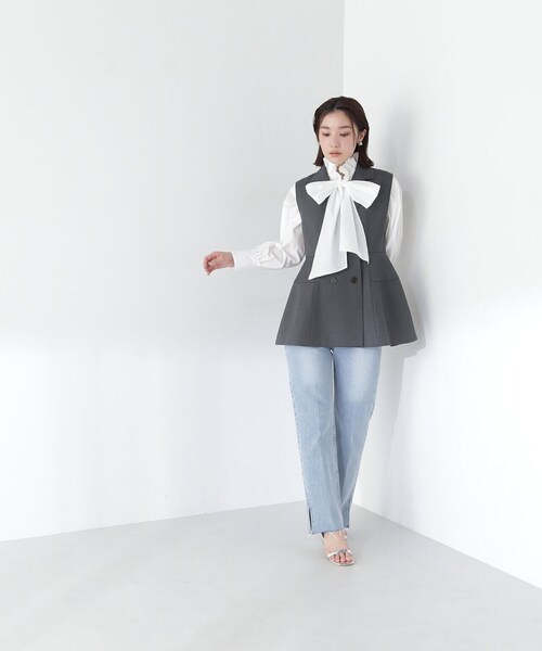 NATURAL BEAUTY BASIC（ナチュラルビューティーベーシック）の「◇テーラードペプラムジレ（ベスト・レディース・ベージュ/チャコールグレー・SMALL/MEDIUM）」の6枚目の写真