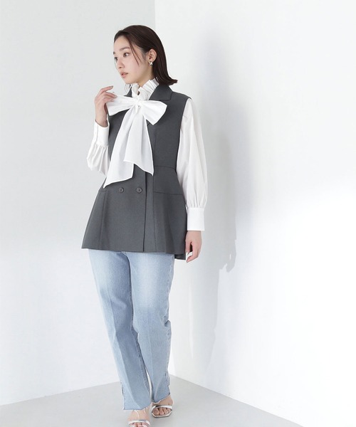 NATURAL BEAUTY BASIC（ナチュラルビューティーベーシック）の「◇テーラードペプラムジレ（ベスト・レディース・ベージュ/チャコールグレー・SMALL/MEDIUM）」の4枚目の写真