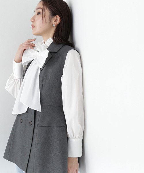 NATURAL BEAUTY BASIC（ナチュラルビューティーベーシック）の「◇テーラードペプラムジレ（ベスト・レディース・ベージュ/チャコールグレー・SMALL/MEDIUM）」の5枚目の写真