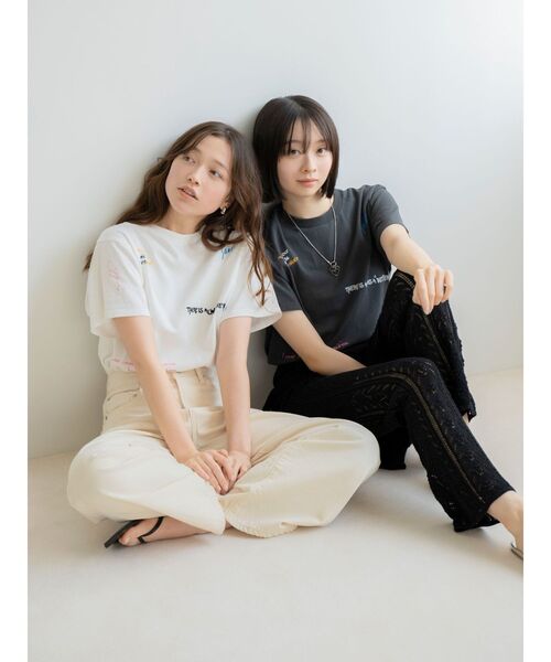 Ungrid（アングリッド）の「ミックスロゴデザインTee（Tシャツ/カットソー・レディース・チャコールグレー/オフホワイト/イエロー・FREE）」の6枚目の写真