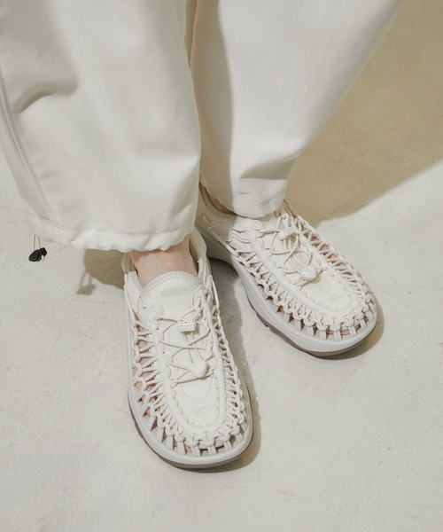 KEEN（キーン）の「【KEEN（キーン）】UNEEK ASTORIA/ユニークアストリアサンダル（サンダル・レディース・ブラック/キナリ・23.5cm/24.5cm/23.0cm/24.0cm）」の2枚目の写真