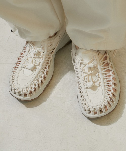 KEEN（キーン）の「【KEEN（キーン）】UNEEK ASTORIA/ユニークアストリアサンダル（サンダル・レディース・ブラック/キナリ・23.5cm/24.5cm/23.0cm/24.0cm）」の10枚目の写真