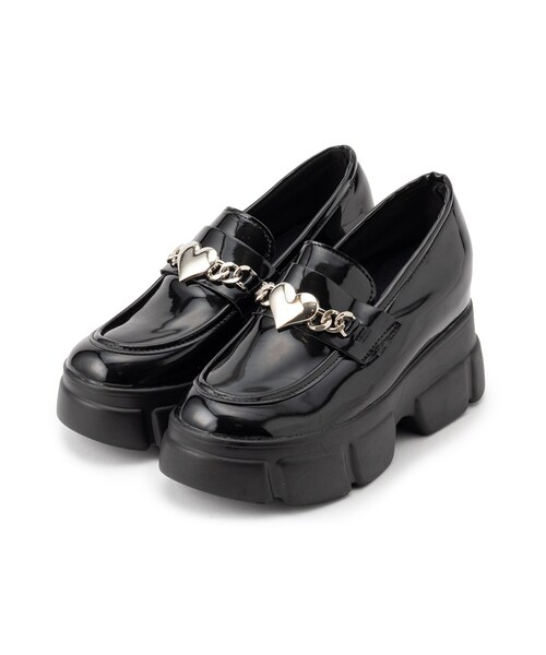cs T&P(シーエスティーアンドピー)の「厚底ハートチャーム付きローファーパンプス(パンプス・レディース・ブラック/ホワイト/ブラック系1・S/M/L/LL)」の7枚目の写真