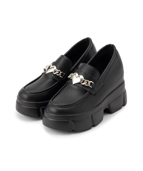 cs T&P(シーエスティーアンドピー)の「厚底ハートチャーム付きローファーパンプス(パンプス・レディース・ブラック/ホワイト/ブラック系1・S/M/L/LL)」の4枚目の写真