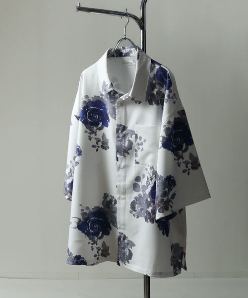 NILWAY（ニルウェイ）の「ドレープ ルーズハーフスリーブ総柄 半袖シャツ（シャツ/ブラウス・メンズ・グリーン系/ブラック系3/グレー系/グリーン系1/ブラック系2/ブラック系1/ブラック系/ホワイト系1/ホワイト系・LARGE/MEDIUM）」の2枚目の写真