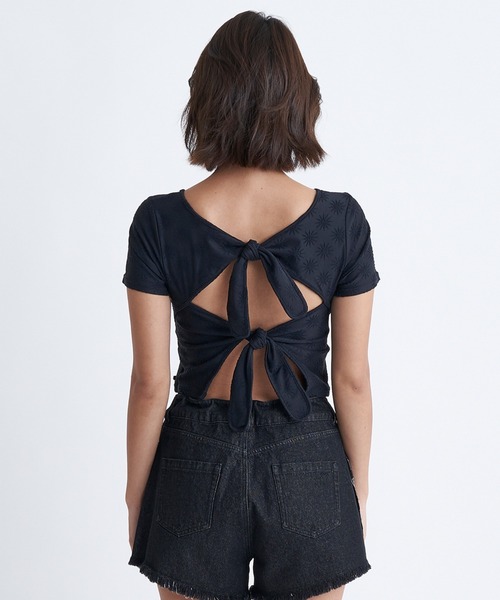 ROXY（ロキシー）の「MINDFUL SUNRISE S/S/ロキシーショート丈半袖ラッシュガード(水着)（ラッシュガード・レディース・ブラック/ホワイト/イエロー・MEDIUM/LARGE/SMALL）」の11枚目の写真