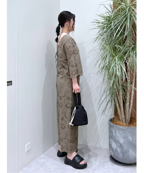 BAYFLOW（ベイフロー）の「２WAYスカラップレースプルオーバー（シャツ/ブラウス・レディース・カーキ/ブラック/オフホワイト・FREE）」の17枚目の写真