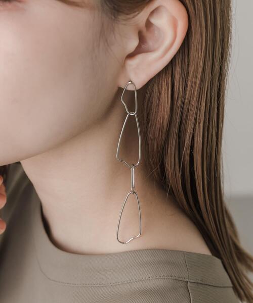 SMELLY（スメリー）の「メタルフレームスウィングピアス（ピアス（両耳用）・レディース・シルバー・-）」の3枚目の写真