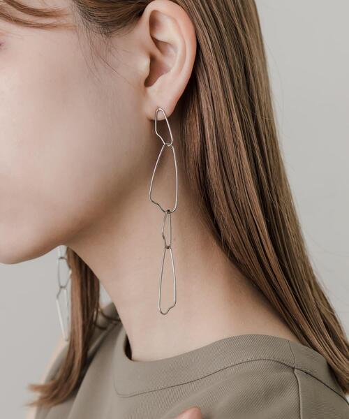 SMELLY（スメリー）の「メタルフレームスウィングピアス（ピアス（両耳用）・レディース・シルバー・-）」の4枚目の写真