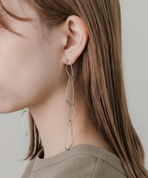 SMELLY（スメリー）の「メタルフレームスウィングピアス（ピアス（両耳用）・レディース・シルバー・-）」の5枚目の写真