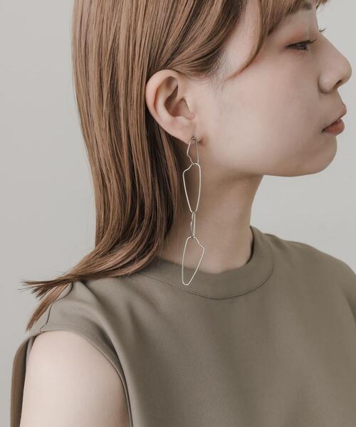 SMELLY（スメリー）の「メタルフレームスウィングピアス（ピアス（両耳用）・レディース・シルバー・-）」の6枚目の写真